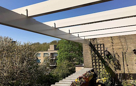 Buiten schilderwerk pergola Amstelveen